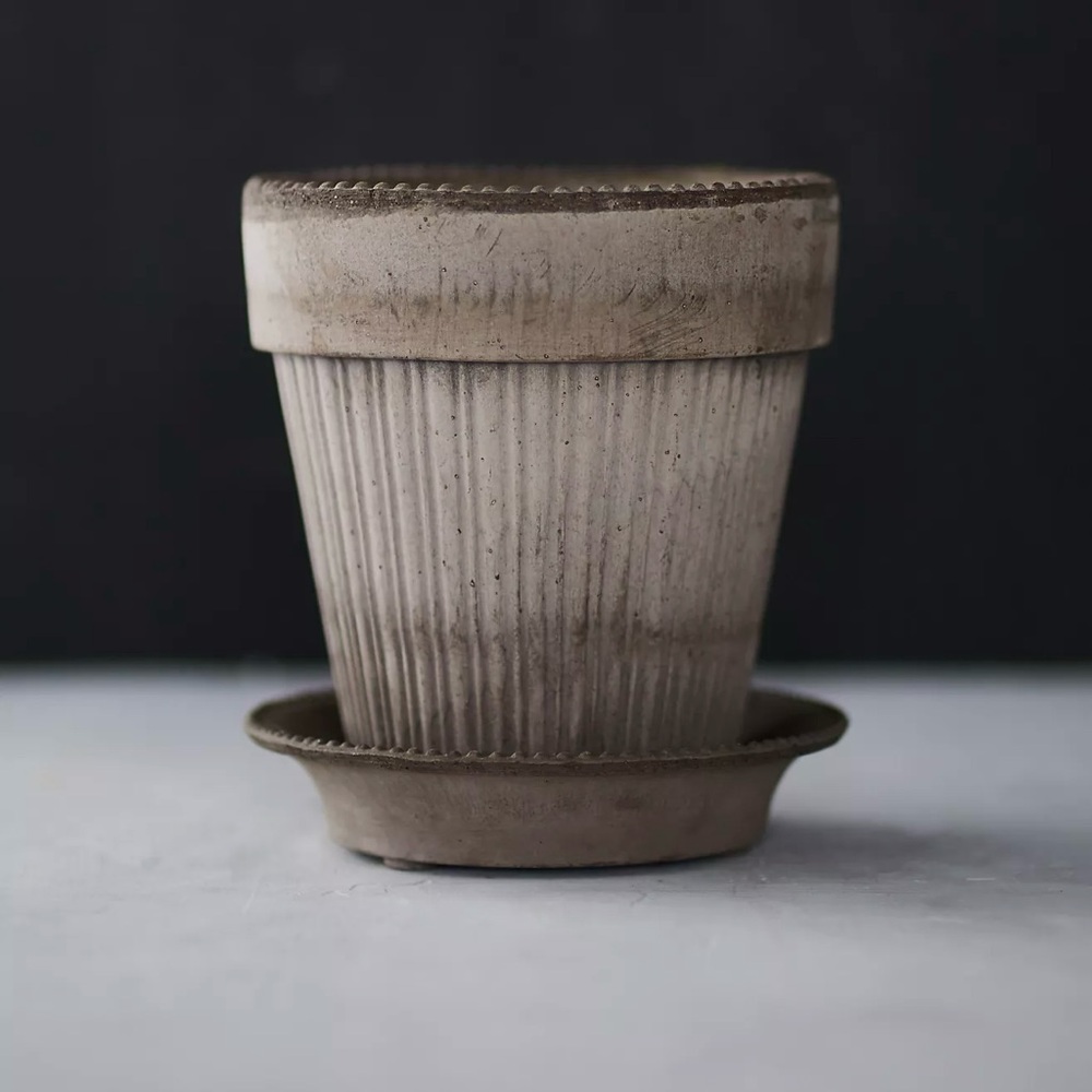 Bergs Gray 6” Simona Terracotta Planter with Saucer - Picture 5 of 7